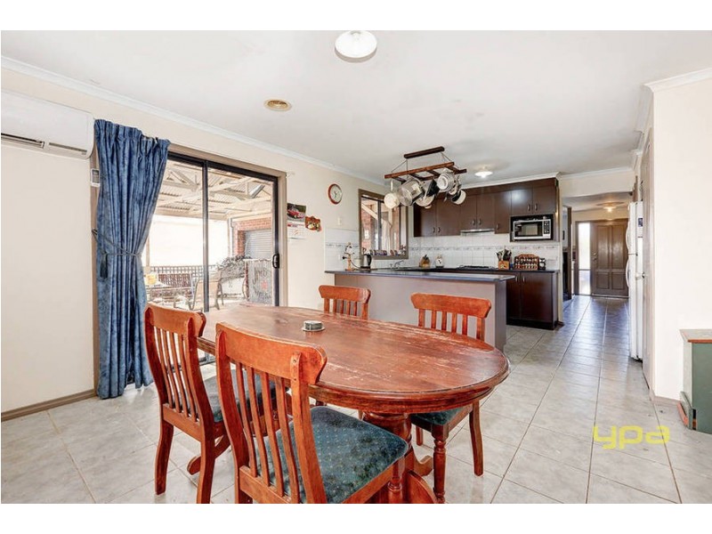 15 Madison Drive, Brookfield VIC 3338