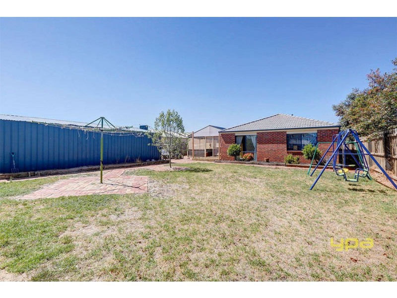 15 Madison Drive, Brookfield VIC 3338