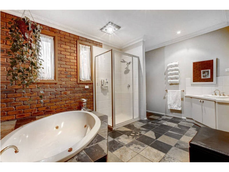 4 Pinkerton Street, Melton VIC 3337