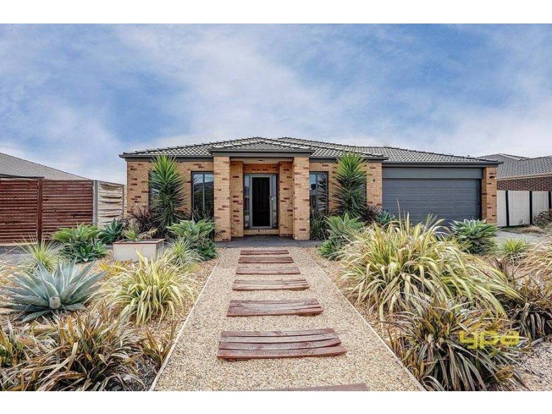 8 Natasha Court, Brookfield VIC 3338