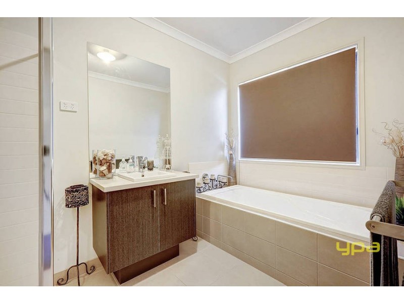 8 Natasha Court, Brookfield VIC 3338