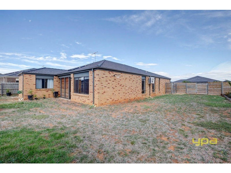8 Natasha Court, Brookfield VIC 3338