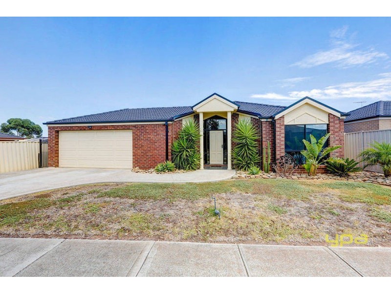 25 Christina Crescent, Kurunjang VIC 3337