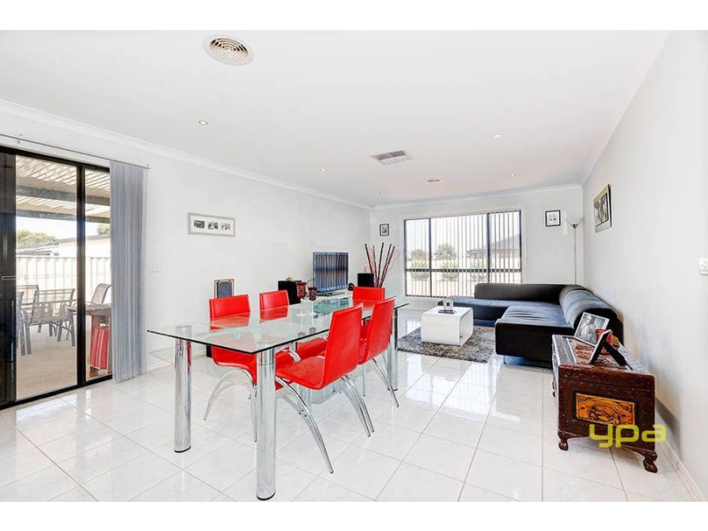 25 Christina Crescent, Kurunjang VIC 3337