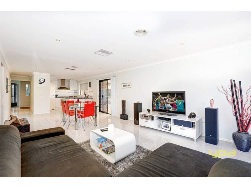 25 Christina Crescent, Kurunjang VIC 3337