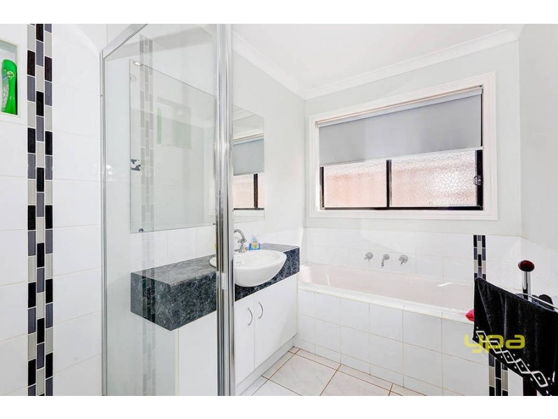 25 Christina Crescent, Kurunjang VIC 3337