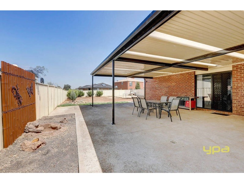 25 Christina Crescent, Kurunjang VIC 3337