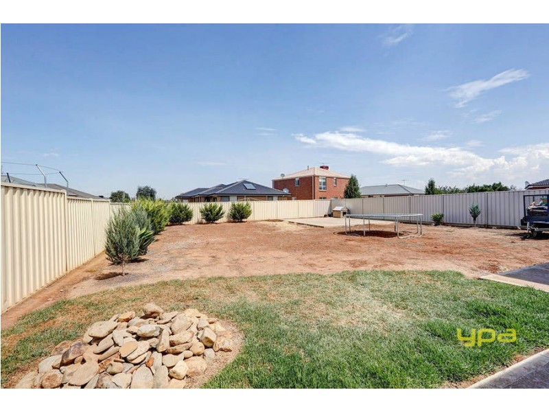 25 Christina Crescent, Kurunjang VIC 3337