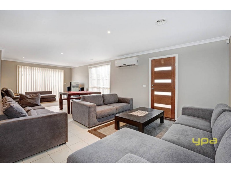 2 Sunderland Way, Melton West VIC 3337