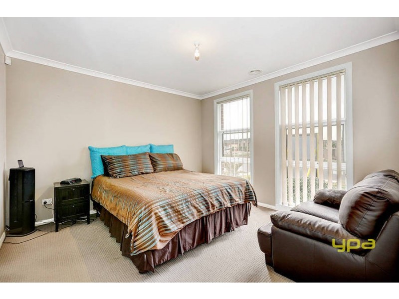 2 Sunderland Way, Melton West VIC 3337