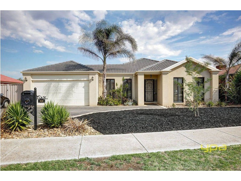 33 Meadow Glen Drive, Melton West VIC 3337