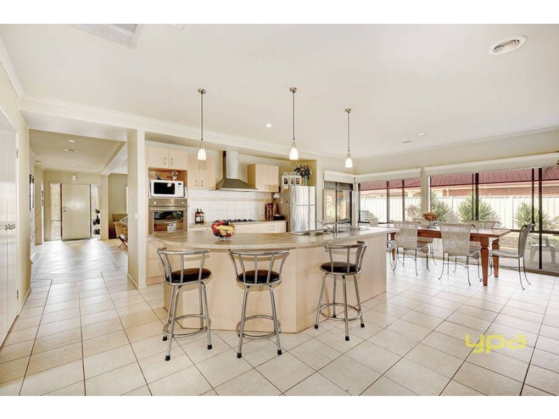 33 Meadow Glen Drive, Melton West VIC 3337