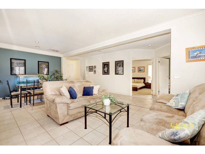 33 Meadow Glen Drive, Melton West VIC 3337