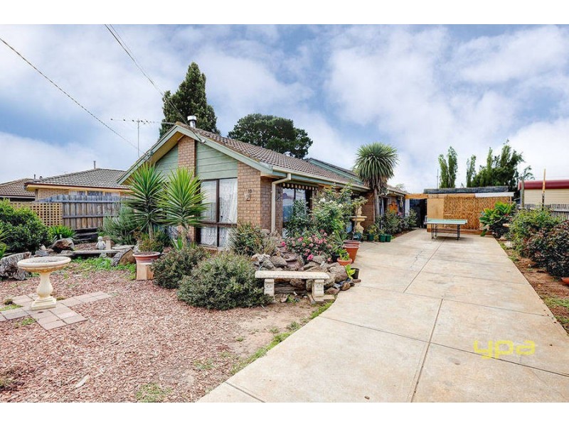 10 Falcon Drive, Melton VIC 3337