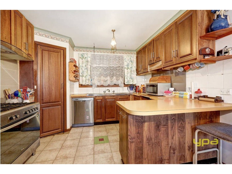 10 Falcon Drive, Melton VIC 3337