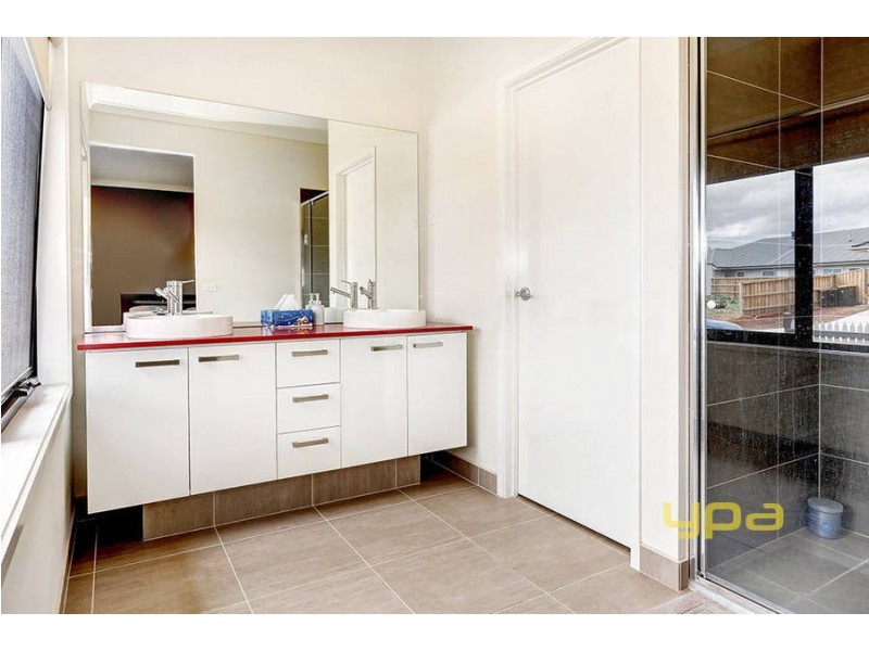 6 Eaglehawk Boulevard, Eynesbury VIC 3338