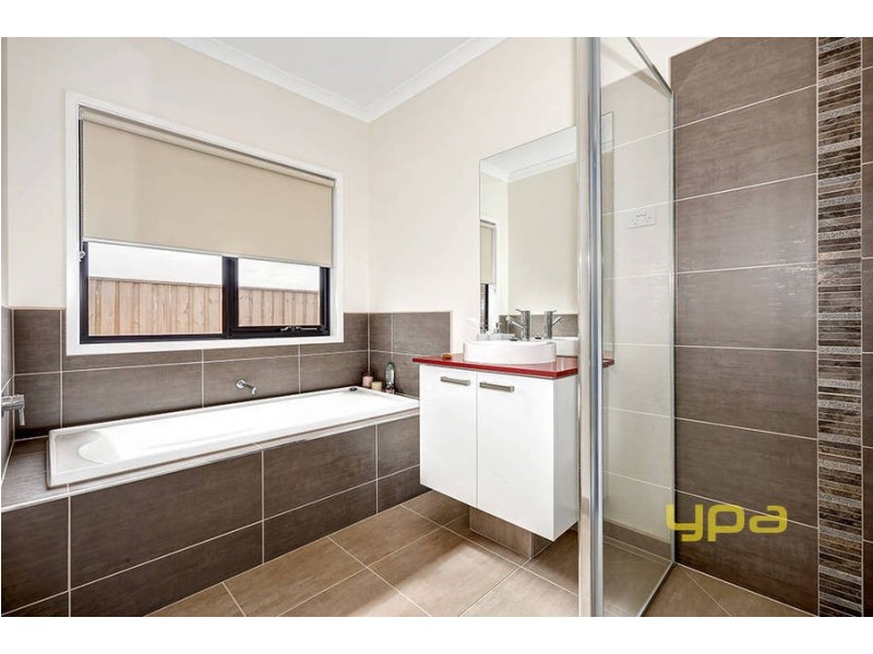 6 Eaglehawk Boulevard, Eynesbury VIC 3338