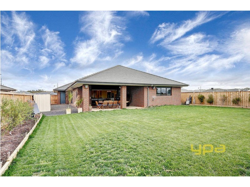 6 Eaglehawk Boulevard, Eynesbury VIC 3338