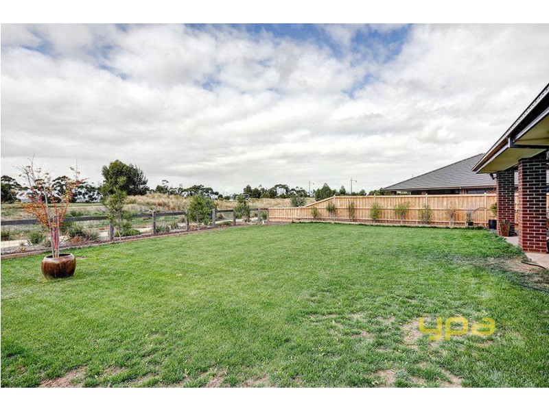6 Eaglehawk Boulevard, Eynesbury VIC 3338