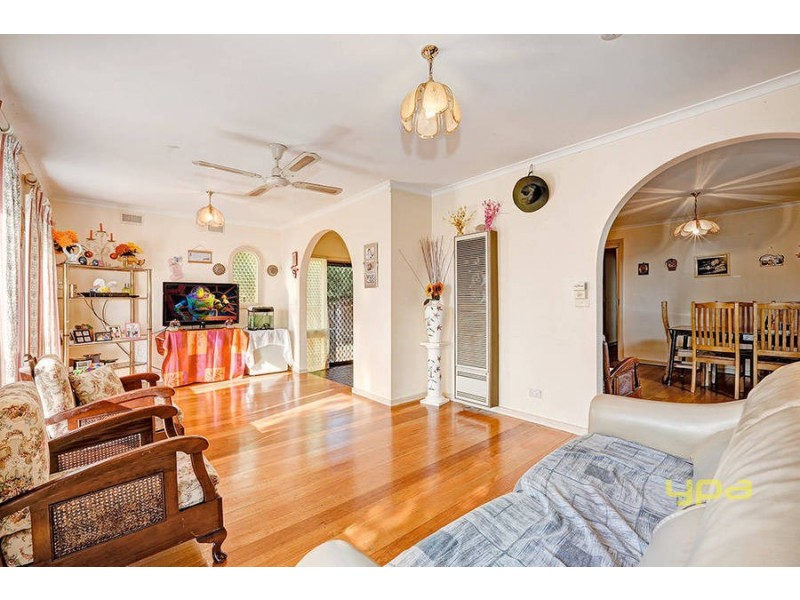 22 Bourke Road, Melton South VIC 3338