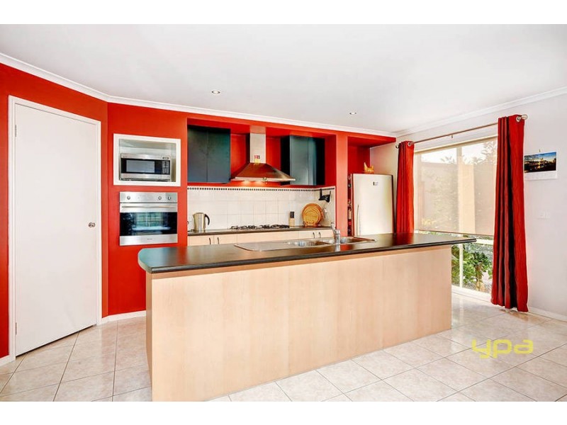 8 Prahn Court, Brookfield VIC 3338