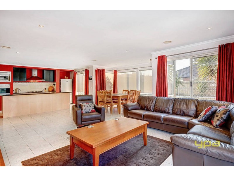 8 Prahn Court, Brookfield VIC 3338