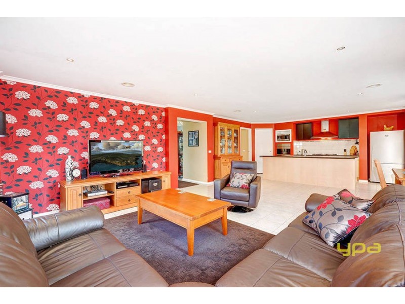 8 Prahn Court, Brookfield VIC 3338