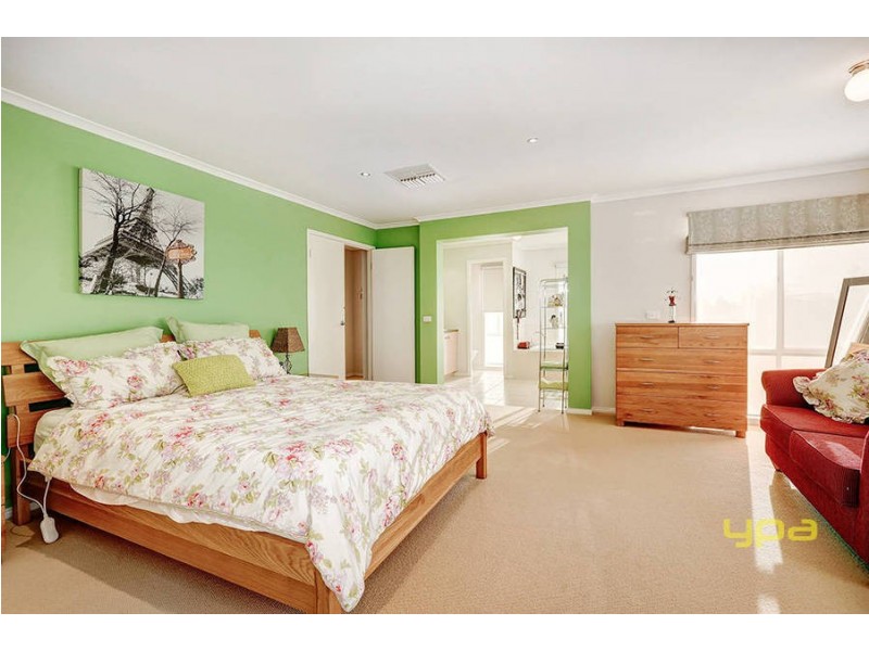 8 Prahn Court, Brookfield VIC 3338