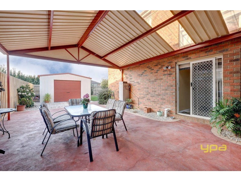 8 Prahn Court, Brookfield VIC 3338