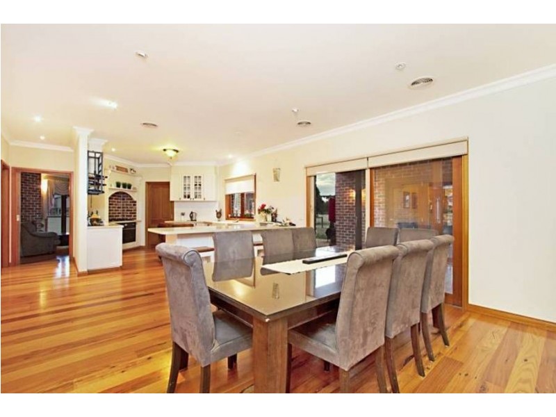 36 Strathtulloh Circuit, Melton South VIC 3338