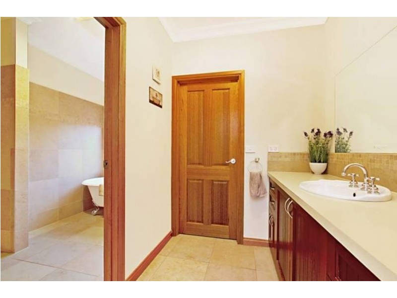 36 Strathtulloh Circuit, Melton South VIC 3338