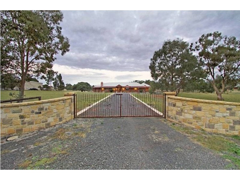 36 Strathtulloh Circuit, Melton South VIC 3338