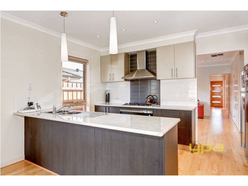 2/5 Haywood Grove, Melton West VIC 3337