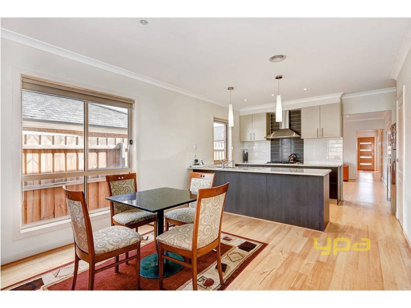 2/5 Haywood Grove, Melton West VIC 3337
