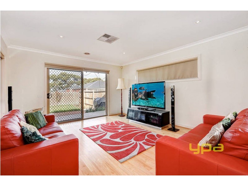 2/5 Haywood Grove, Melton West VIC 3337