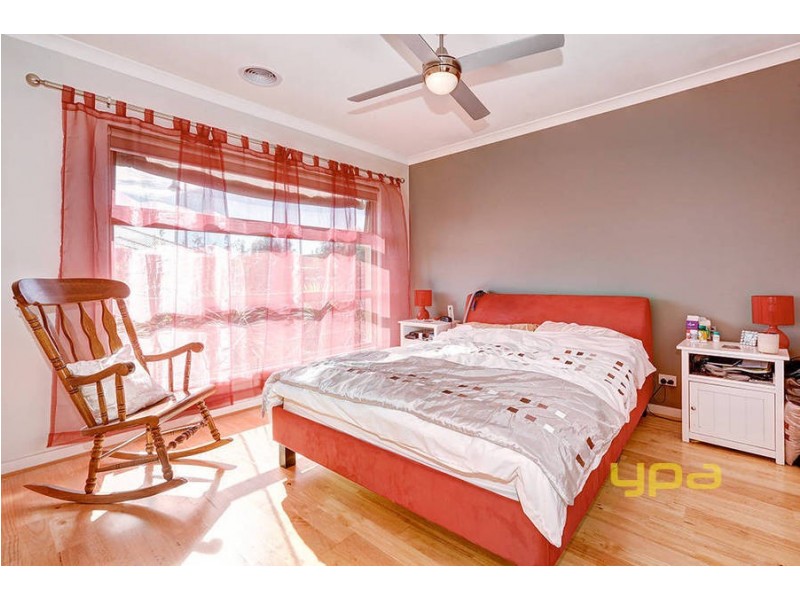 2/5 Haywood Grove, Melton West VIC 3337