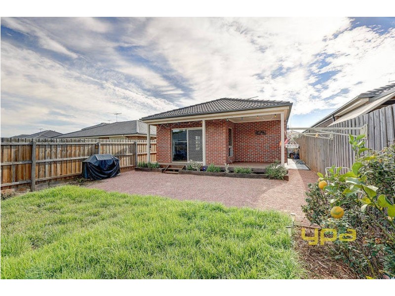 2/5 Haywood Grove, Melton West VIC 3337