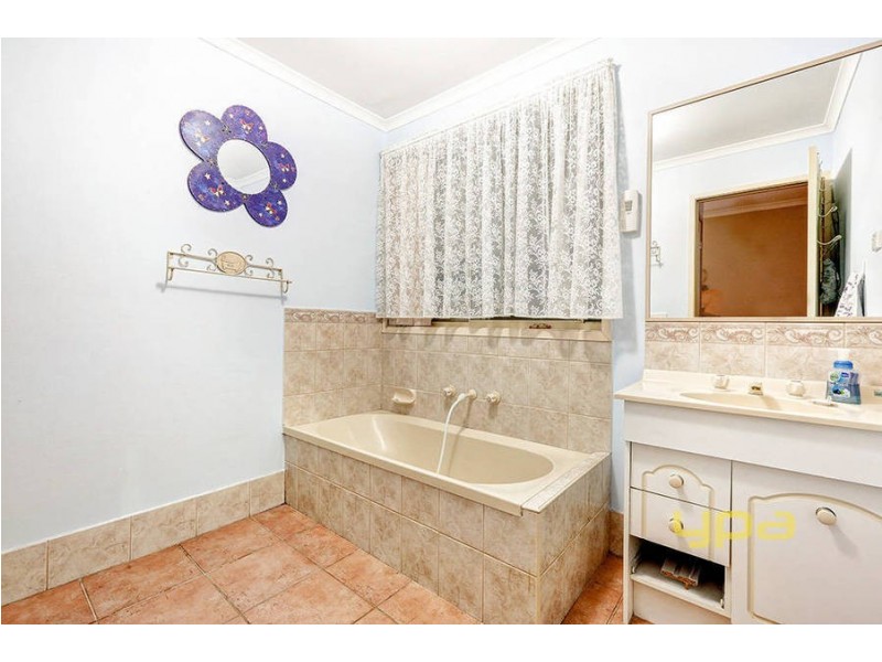 29 McDonald Street, Melton South VIC 3338