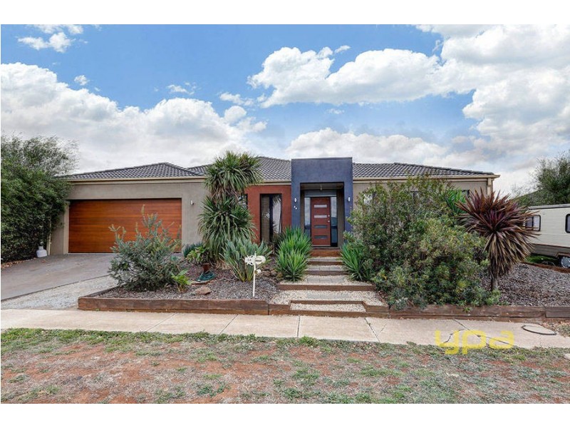 34 Carlyon Close, Melton West VIC 3337