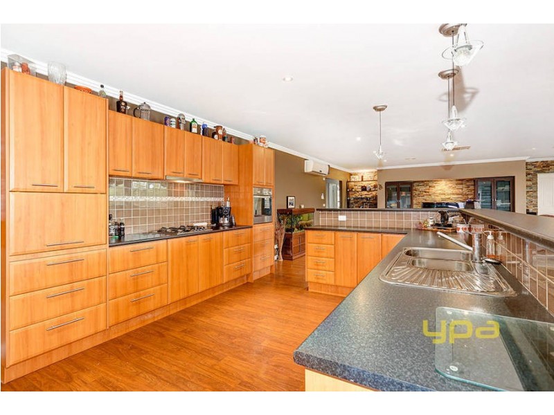 34 Carlyon Close, Melton West VIC 3337