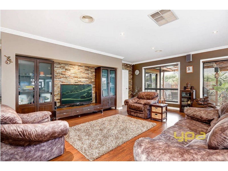 34 Carlyon Close, Melton West VIC 3337