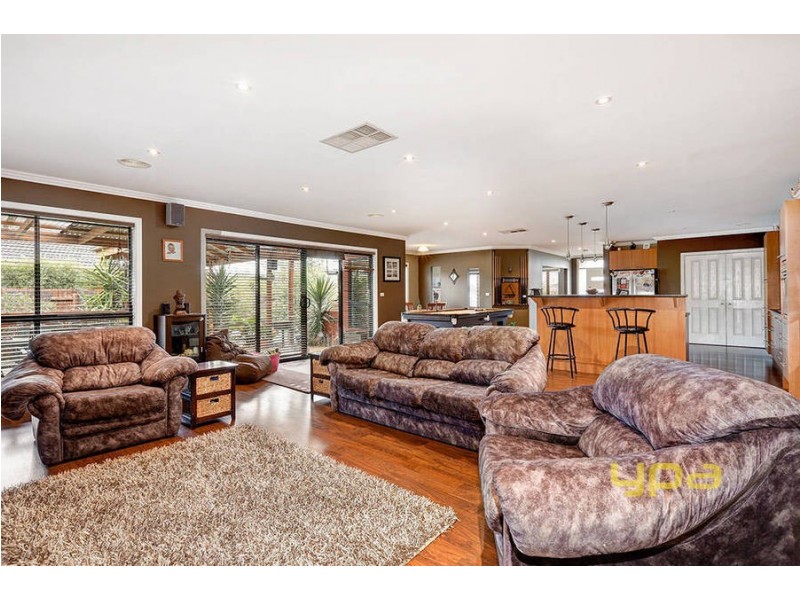 34 Carlyon Close, Melton West VIC 3337