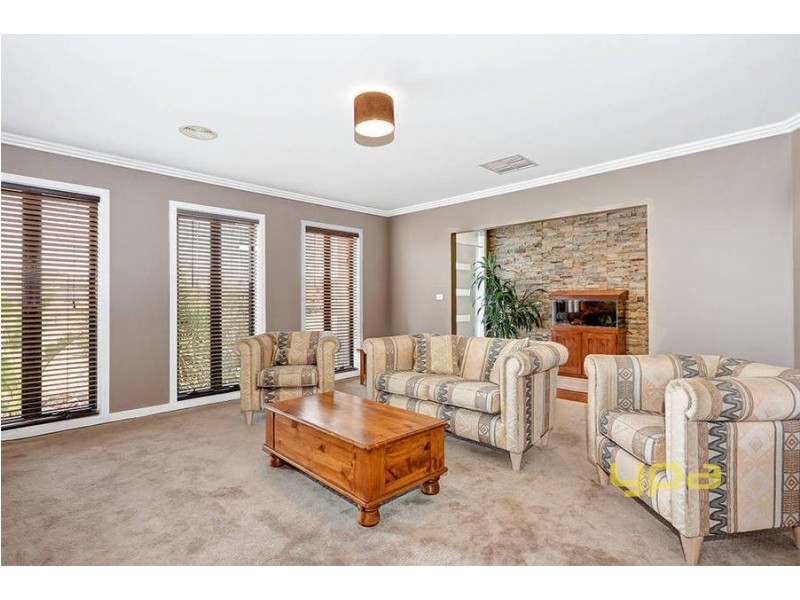 34 Carlyon Close, Melton West VIC 3337