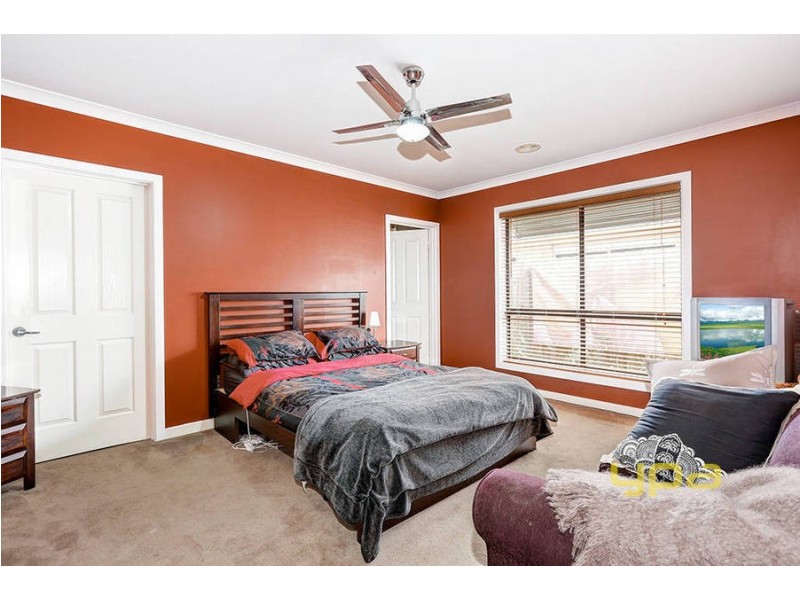 34 Carlyon Close, Melton West VIC 3337