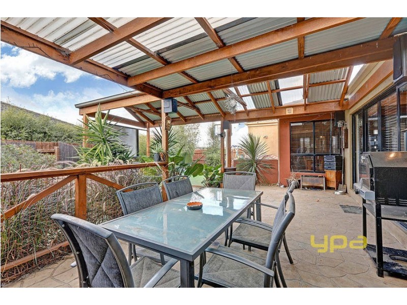 34 Carlyon Close, Melton West VIC 3337