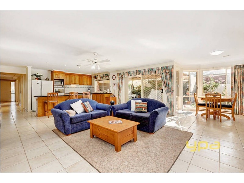 14 Southdean, Melton West VIC 3337