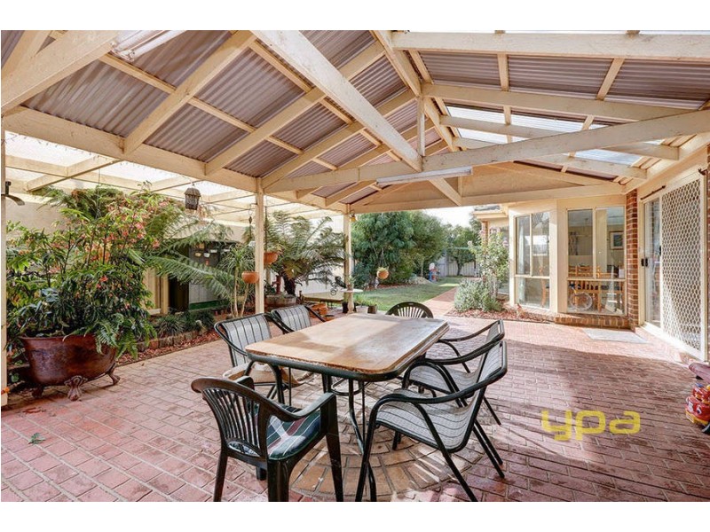 14 Southdean, Melton West VIC 3337