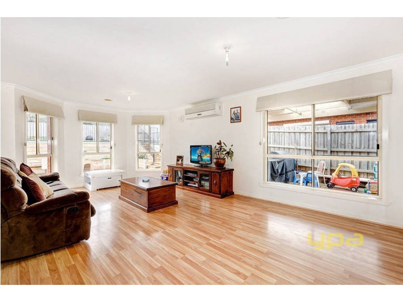 6 Viviannes Way, Melton VIC 3337