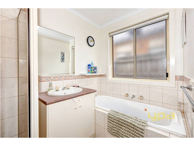 6 Viviannes Way, Melton VIC 3337