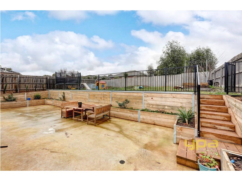 6 Viviannes Way, Melton VIC 3337